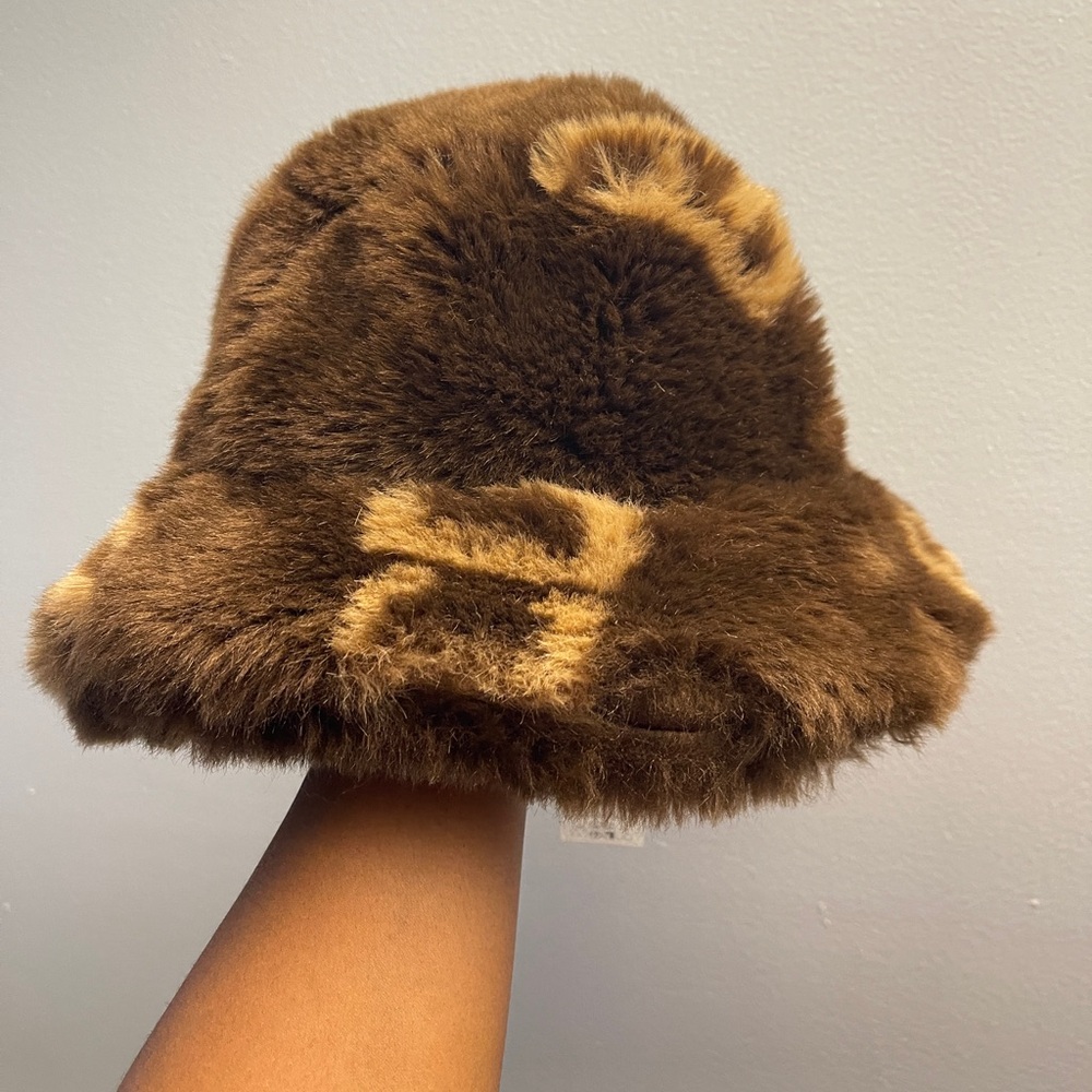 Gcds fur bucket hat...worn twice great condition.